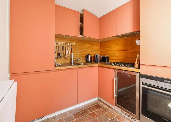 Artists' On The Roofs Of Montmartre - Welkeys *