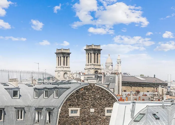 Artists' On The Roofs Of Montmartre - Welkeys * Parijs