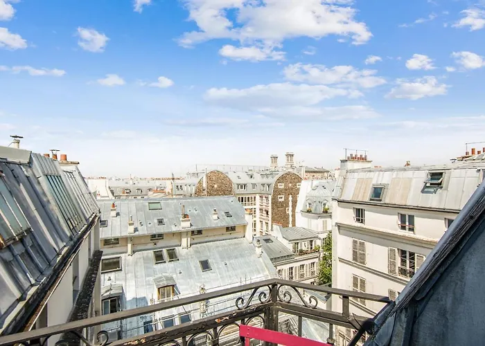 Artists' On The Roofs Of Montmartre - Welkeys * Parijs