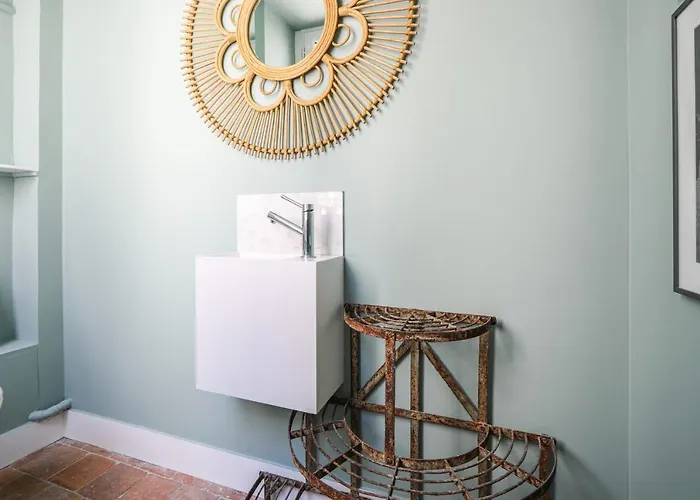 Artists' On The Roofs Of Montmartre - Welkeys *